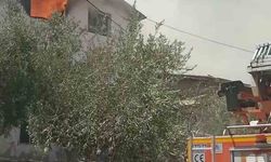Hatay’da ev yangını: Anne kurtarılırken, 3 yaşındaki çocuk hastaneye kaldırıldı