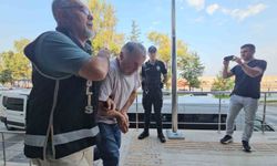 İlçe merkezinde dedektörle define ararken polise yakalandılar