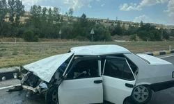 Isparta’da kavşakta 2 otomobil çarpıştı: 2’si çocuk 7 yaralı