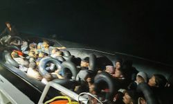 İzmir’de 43 kaçak göçmen yakalandı, sürüklenen lastik bottaki 19 göçmen de kurtarıldı
