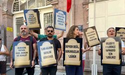 İzmirli kooperatif mağdurlarından Büyükşehir önünde mezar taşlı eylem