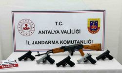 Jandarmadan ruhsatsız silah operasyonu: 5 tabanca ele geçirildi