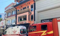 Kafede fritözden çıkan yangın paniğe neden oldu