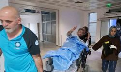 Kalçasından bıçaklanan şahıs yarasını unutup basın mensuplarına küfretti