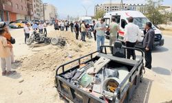 Kamyonetin çarptığı yük motosikleti ikiye ayrıldı: 1 yaralı
