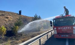 Karabük’te yol kenarında çıkan ot yangını söndürüldü