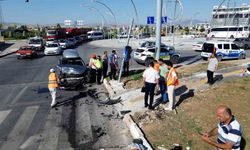 Karaman’da otomobil ile VİP minibüs çarpıştı: 6’sı Rus, 8 yaralı