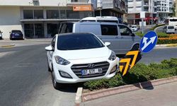Kavşak sisteminde otomobiller çarpıştı