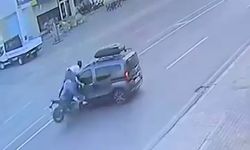 Kaza yapan motosikletteki yolcu, havada üç takla attı: O anlar kamerada