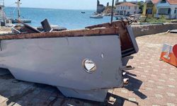 Kazada parçalanan tekne vinçle karaya çıkarıldı: Bilirkişi incelemesi başladı