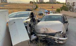 Kazada savrulan otomobil trafoya çarptı, yangın çıktı