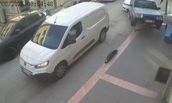 Kazaya karışan iki araç savrularak iş yerlerinin duvarına çarptı: 1 yaralı