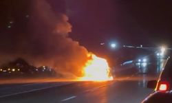 Kendiliğinden yanan araç alev topuna döndü