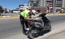 Kilis’te otomobil motosiklete çarptı: 2 yaralı