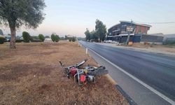 Kırmızı ışık ihlali yapan tur aracı motosiklete çarptı: 1 ölü