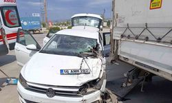 Bursa'da otomobil benzinlikteki tıra çarptı