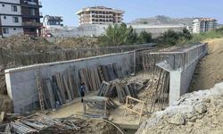 Köprü inşaatında düşen işçi ağır yaralandı