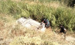 Kütahya’da otomobil su kanalına devrildi: 2 yaralı