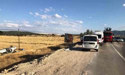 Kütahya’da otomobil tarlaya uçtu: 2 yaralı