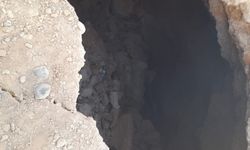 Malatya’da yoldaki çukura düşen iş makinesinin operatörü yaralandı