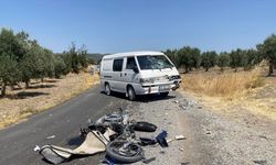 Manisa’da motosiklet araçla kafa kafaya çarpıştı: 1 ölü