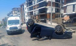 Manisa’da takla atan araçtan burnu bile kanamadan çıktı