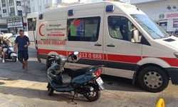 Motorlu bisiklet, araca çarpıp devrildi: Bisiklet sürücüsü yaralandı