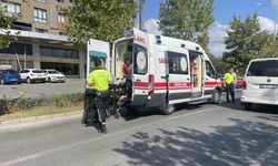 Motosiklet ile otomobil çarpıştı: 1 yaralı