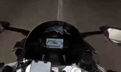 Motosiklet sürücüsünün ölümden döndüğü anlar kask kamerasında