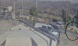 Motosikletin çarptığı yaya metrelerce havaya uçtu