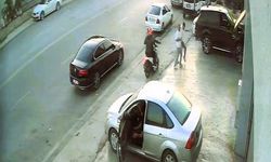 Motosikletle takip ettikleri şahsa kurşun yağdırdılar... Silahlı saldırı anı kamerada