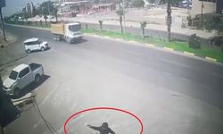 Motosikletli saldırgan iş yerine kurşun yağdırıp kaçtı: O anlar kamerada