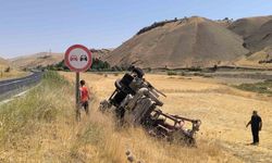 Muş’ta beton pompası yüklü tırı şarampole yuvarlandı