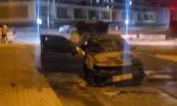 Bursa'da park halindeki otomobil alev aldı