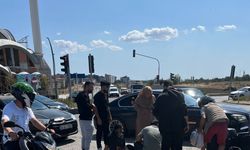 Otomobile çarpmamak için manevra yapan motosiklet devrildi: 1 yaralı