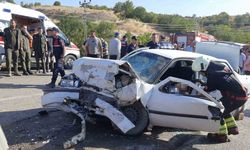 Samsun’da iki araç kafa kafaya çarpıştı: 1 ölü, 10 yaralı