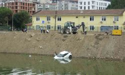 Samsun’da SUV araç ırmağa düştü, 3 kişi ölümden döndü