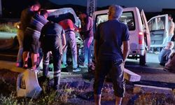 Şarkikaraağaç’ta hafif ticari araç ile otomobil çarpıştı: 5 yaralı