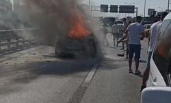 Seyir halindeki araç alev alev yandı