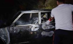 Seyir halindeki Fiat Tofaş otomobil alev alev yandı
