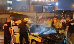 Seyir halindeki otomobil alev alev yandı