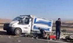 Siirt’te kontrolden çıkan pikap yol kenarına savruldu