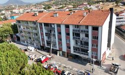 Sındırgı’da ağır hasarlı binalardan taşınma sürüyor