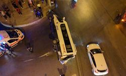 Sultanbeyli’de aşırı süratli araç minibüsle çarpıştı: 10 yaralı