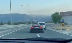 Sürekli şerit değiştirip trafiği tehlikeye attılar