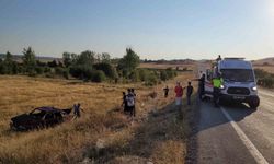 Takla atan otomobil tarlaya uçtu: 1’i ağır 5 yaralı