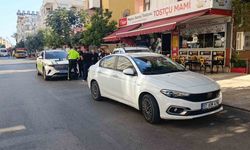 Taksiciler ihbar etti, korsan taksici yakalandı