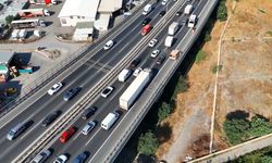 TEM Otoyolu’nda aynı noktada 24 saat içinde ikinci kez kamyon devrildi
