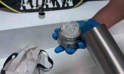 Termosa zulaladığı uyuşturucuyu polis buldu, ’içiciyim’ savunması yaptı