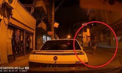 Ters yöne girdi, park halindeki araçlara çarptı... Olay yerinden böyle kaçtı